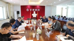 5月27日，省政府國資委第三督導檢查組一行到甘肅建投督導檢查安全生產工作。集團公司副總經理李鎖林就主要領導履行第一責任人職責、落實各項規(guī)章制度、開展隱患排查治理、開展安全教育培訓、安全生產專項整治三年