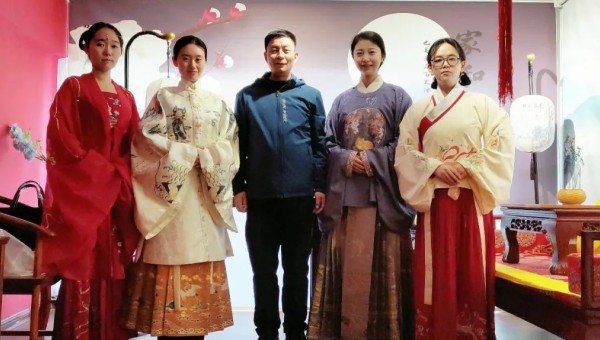 在春意盎然的3月，迎來了第113個“三八”國際勞動婦女節(jié)，為深入學習宣傳貫徹黨的二十大精神，進一步加強對廣大女職工的思想政治引領，激勵廣大女職工奮進新征程，建功新時代，鼓勵女職工在閱讀中獲取知識、增長